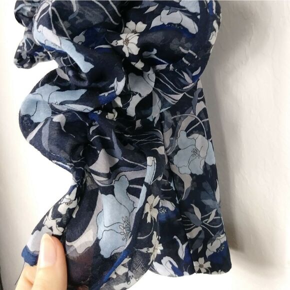 H&M Blue Floral Scrunched Sleeve Blouse - Picture 2 of 6